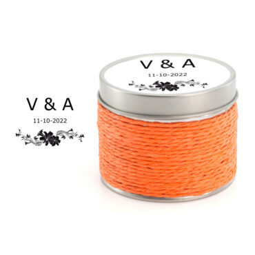 Vela aromática con iniciales de los novi@s y guirnalda